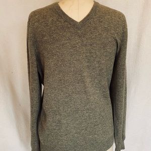 Pure cashmere  M men’s dark heather grey sweater. EUC